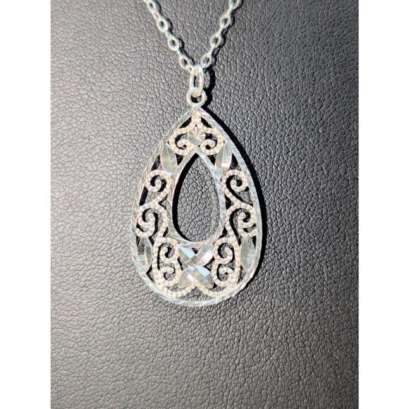 925 Sterling Silver Diamond Cut Filigree Teardrop Pendant 19" Chain Necklace - Picture 3 of 6